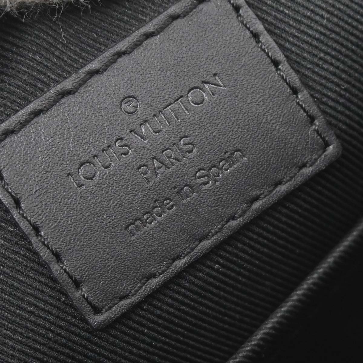 Louis Vuitton 2018 Damier Infini Discovery Messenger BB Shoulder N42418