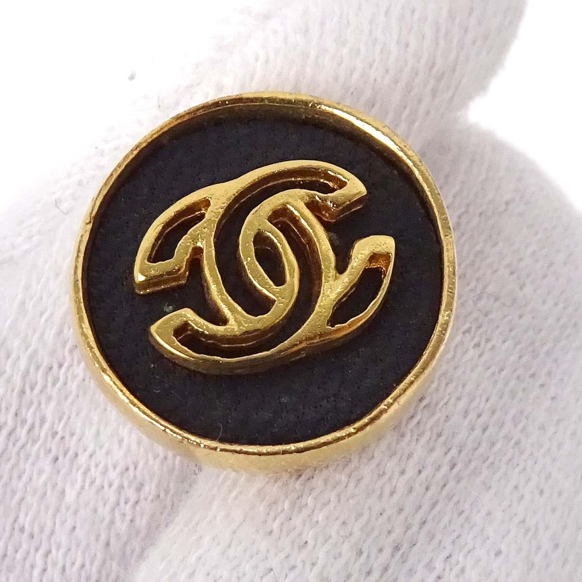 Chanel Button Pierced Earrings Gold Black 03P