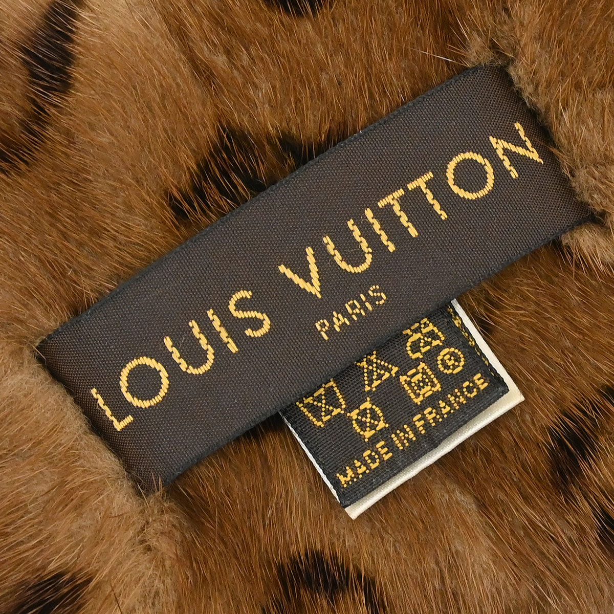 Louis Vuitton * Monogram Mink Shawl Stole M72245