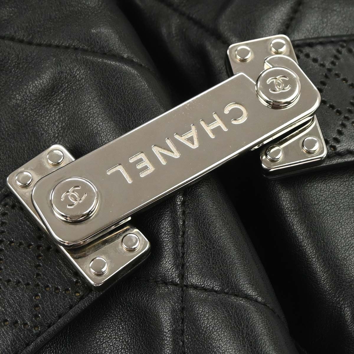 Chanel 2008-2009 Black Lambskin Paris-Londres Door Latch Tote Handbag