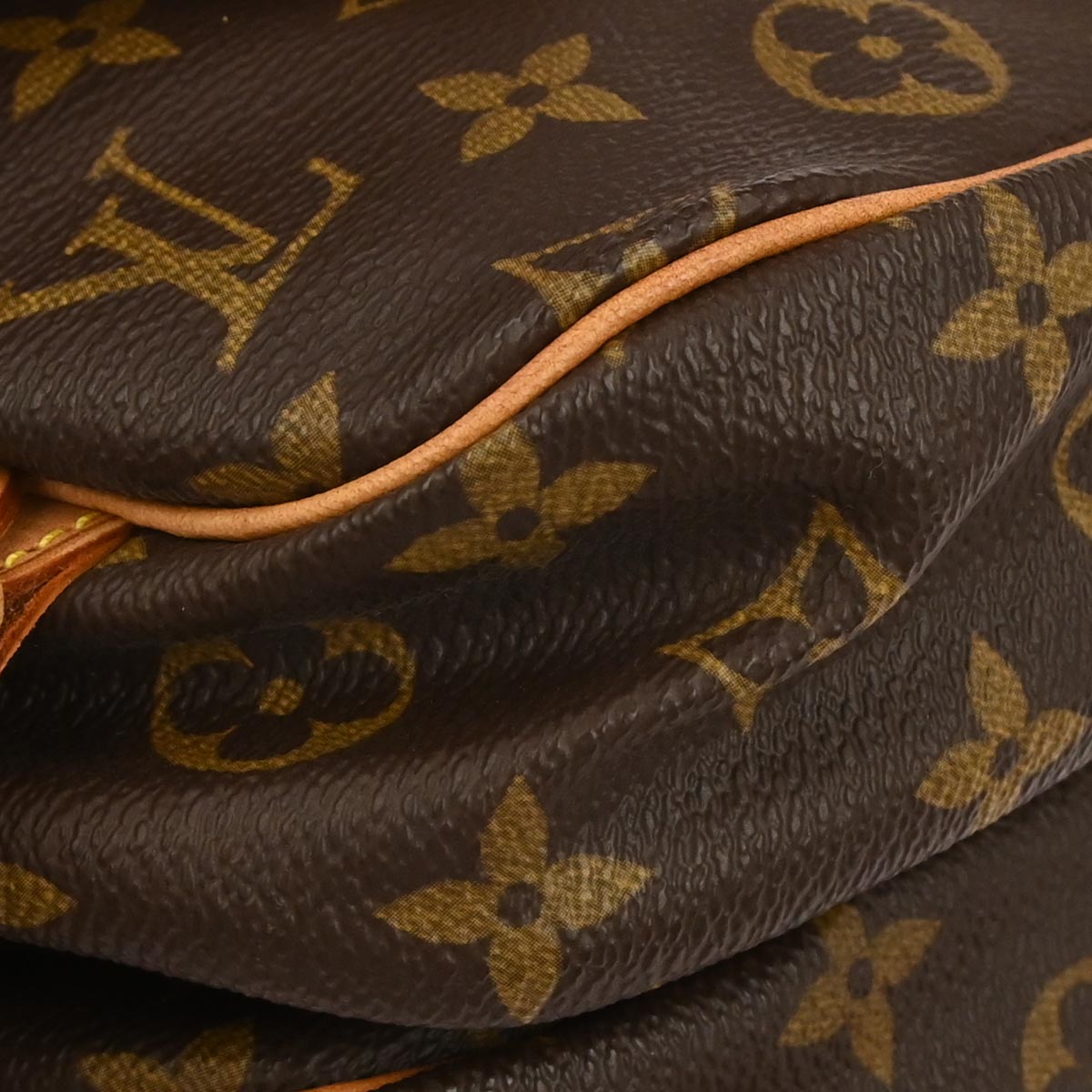 Louis Vuitton Monogram Saumur 30 Messenger Shoulder Bag M42256