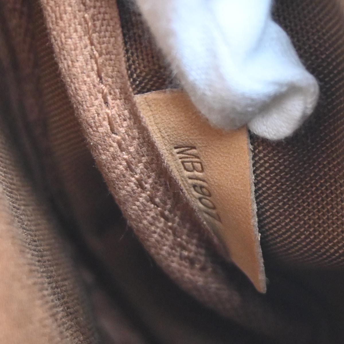 Louis Vuitton Monogram Saumur 30 Messenger Shoulder Bag M42256