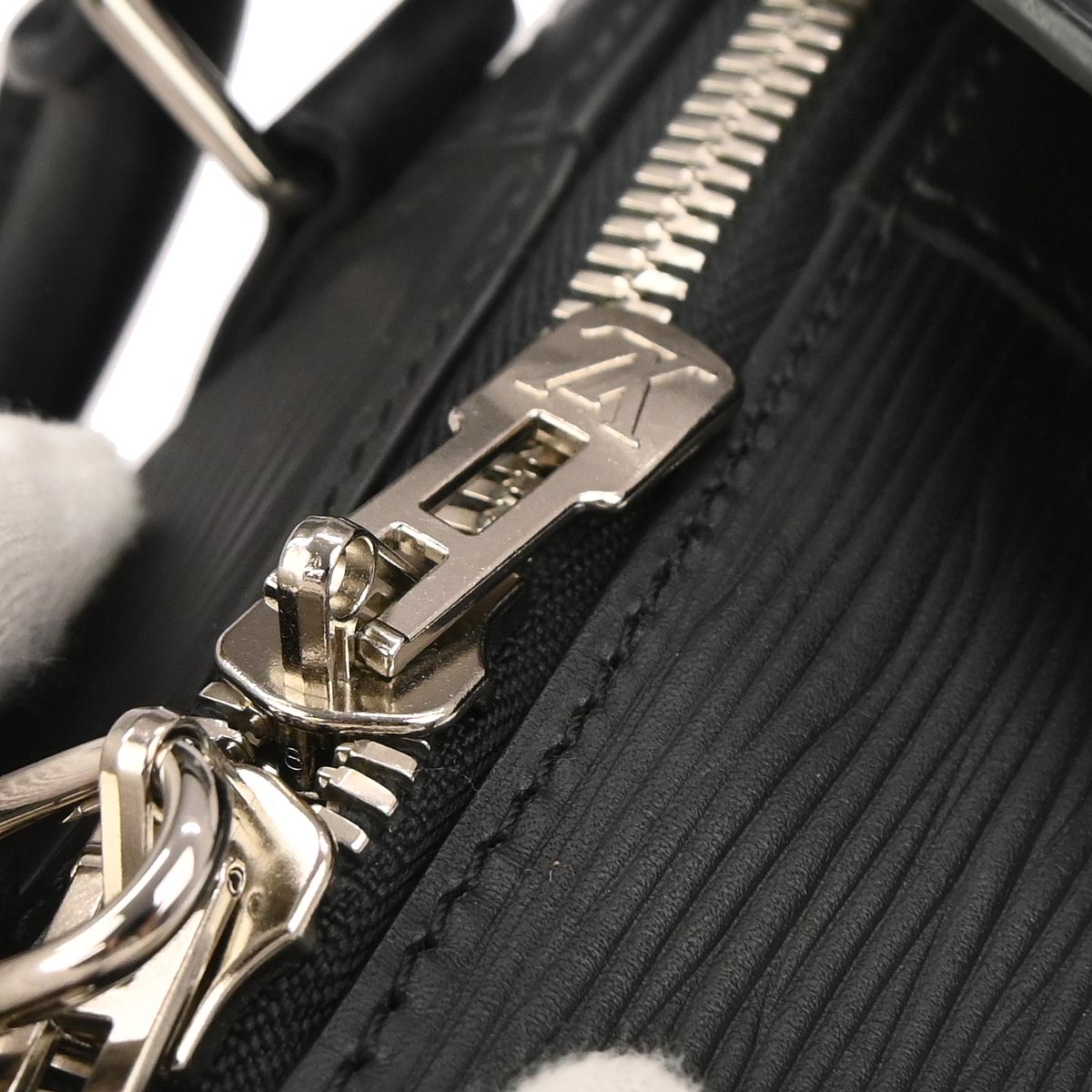 Louis Vuitton 2018 Black Epi Keepall Bandouliere 50 Handbag M52187