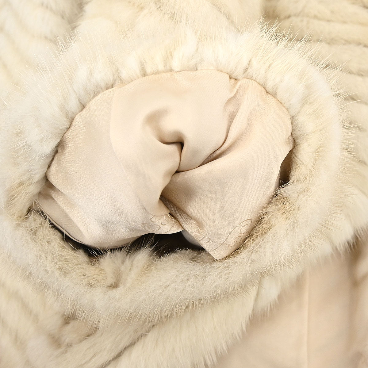 Osfur Mink Fur Coat White