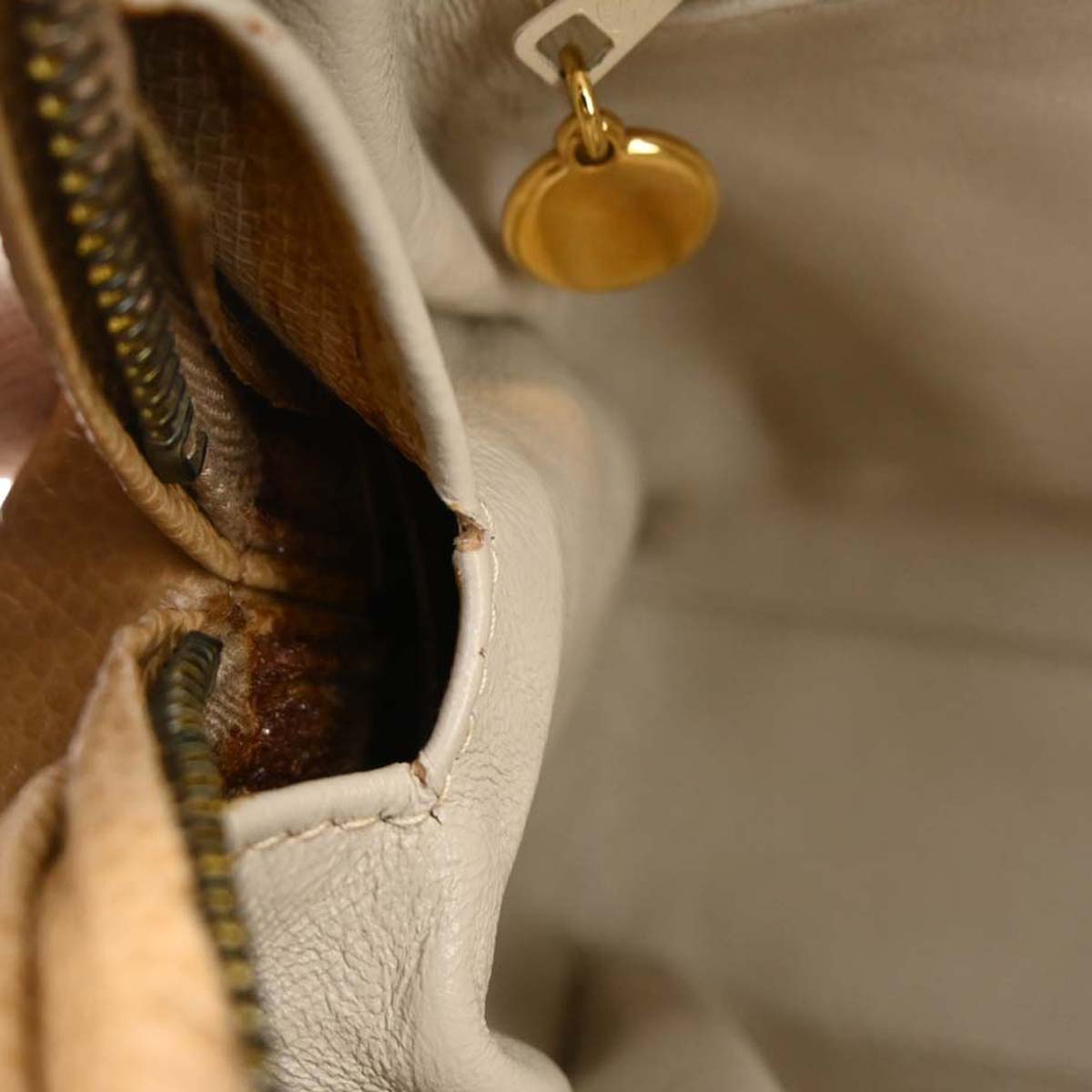 Chanel 1994-1996 Beige Caviar Skin Shoulder Bag