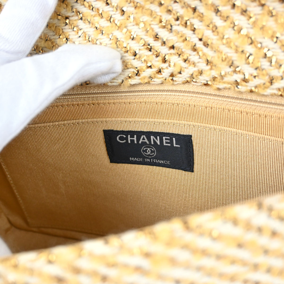 Chanel 2000-2002 Gold White Tweed Medium Single Flap Shoulder Bag
