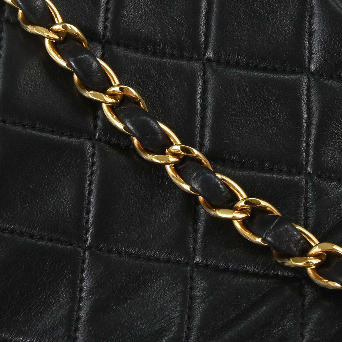 Chanel 1997-1999 Black Lambskin Classic Square Flap Shoulder Bag 20