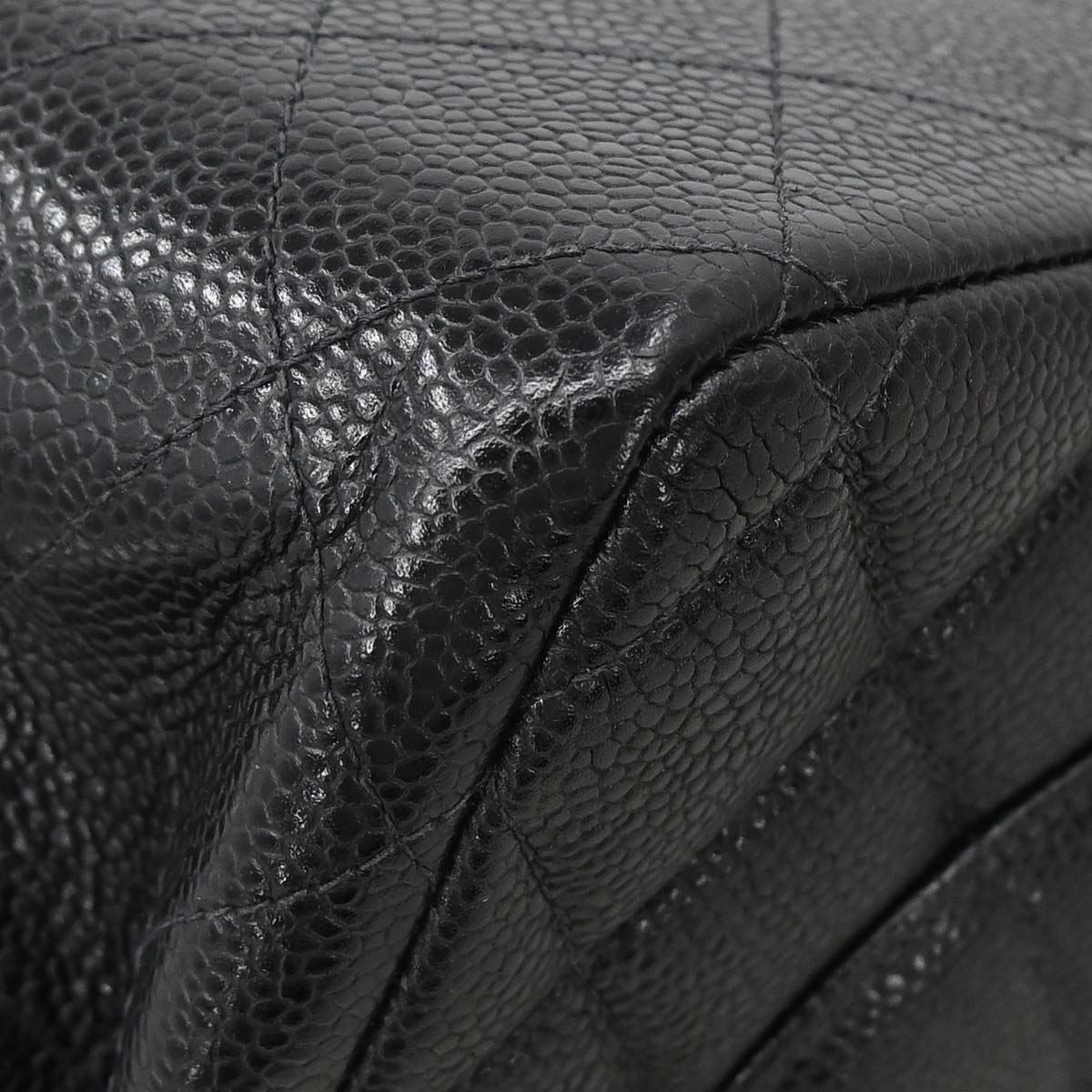 Chanel 2000-2002 Black Caviar Skin Jumbo Classic Flap Shoulder Bag