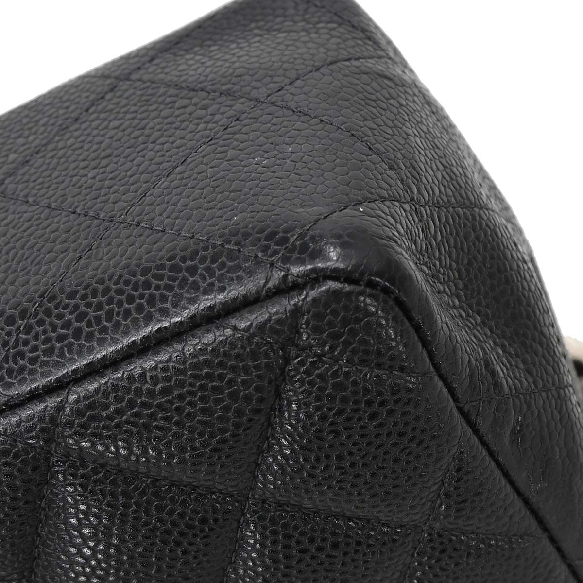 Chanel 2000-2002 Black Caviar Skin Jumbo Classic Flap Shoulder Bag