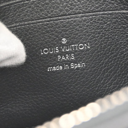 Louis Vuitton 2019 Black Calfskin Pochette Lockme Shoulder Bag M63471