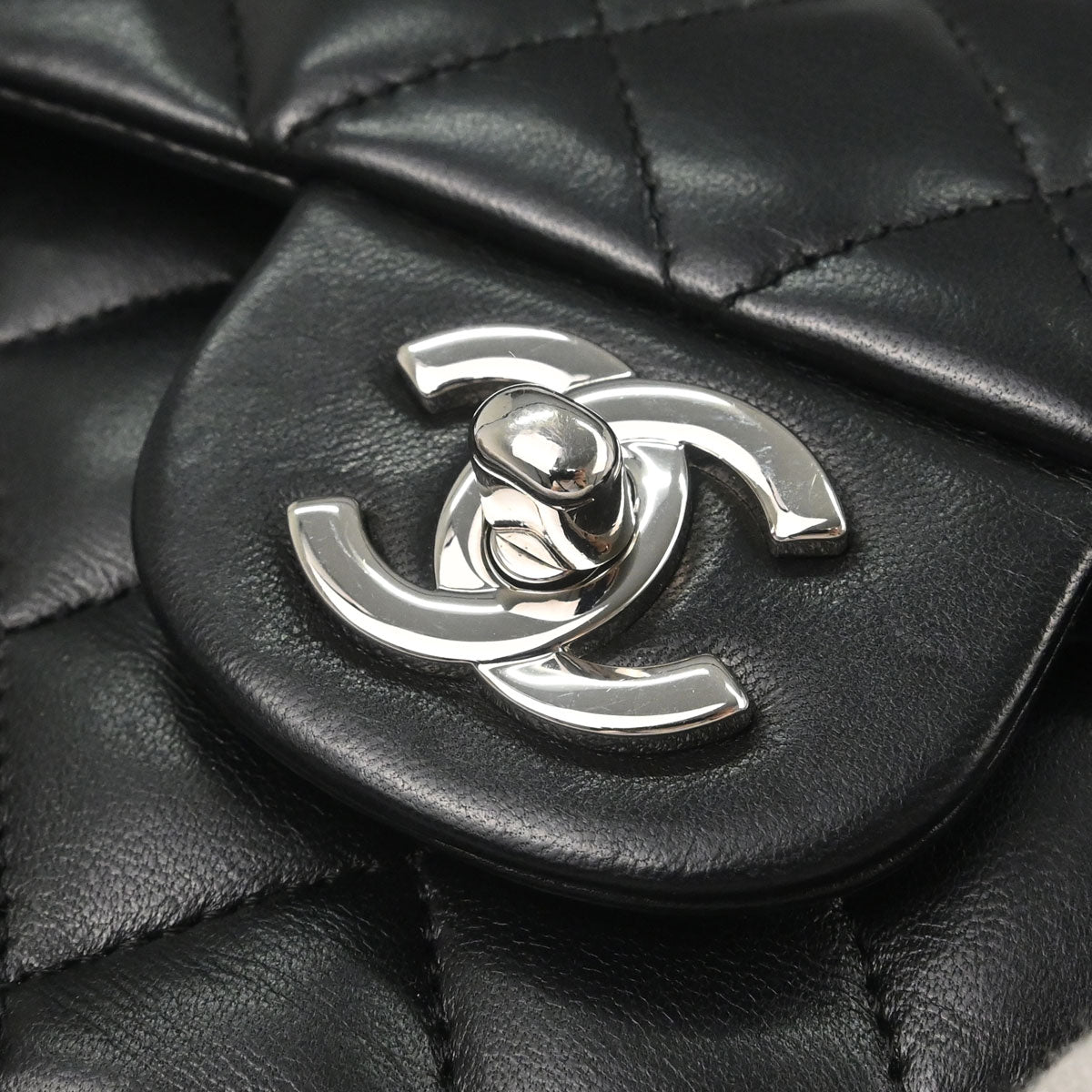 Chanel 2006-2008 Black Lambskin Medium Classic Double Flap Shoulder Bag
