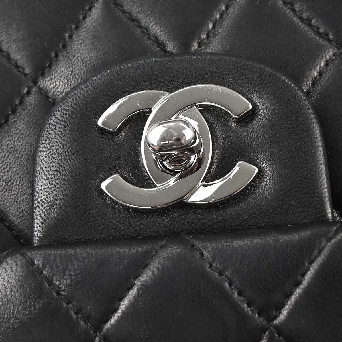 Chanel 2000-2002 Black Lambskin Medium Classic Double Flap Shoulder Bag
