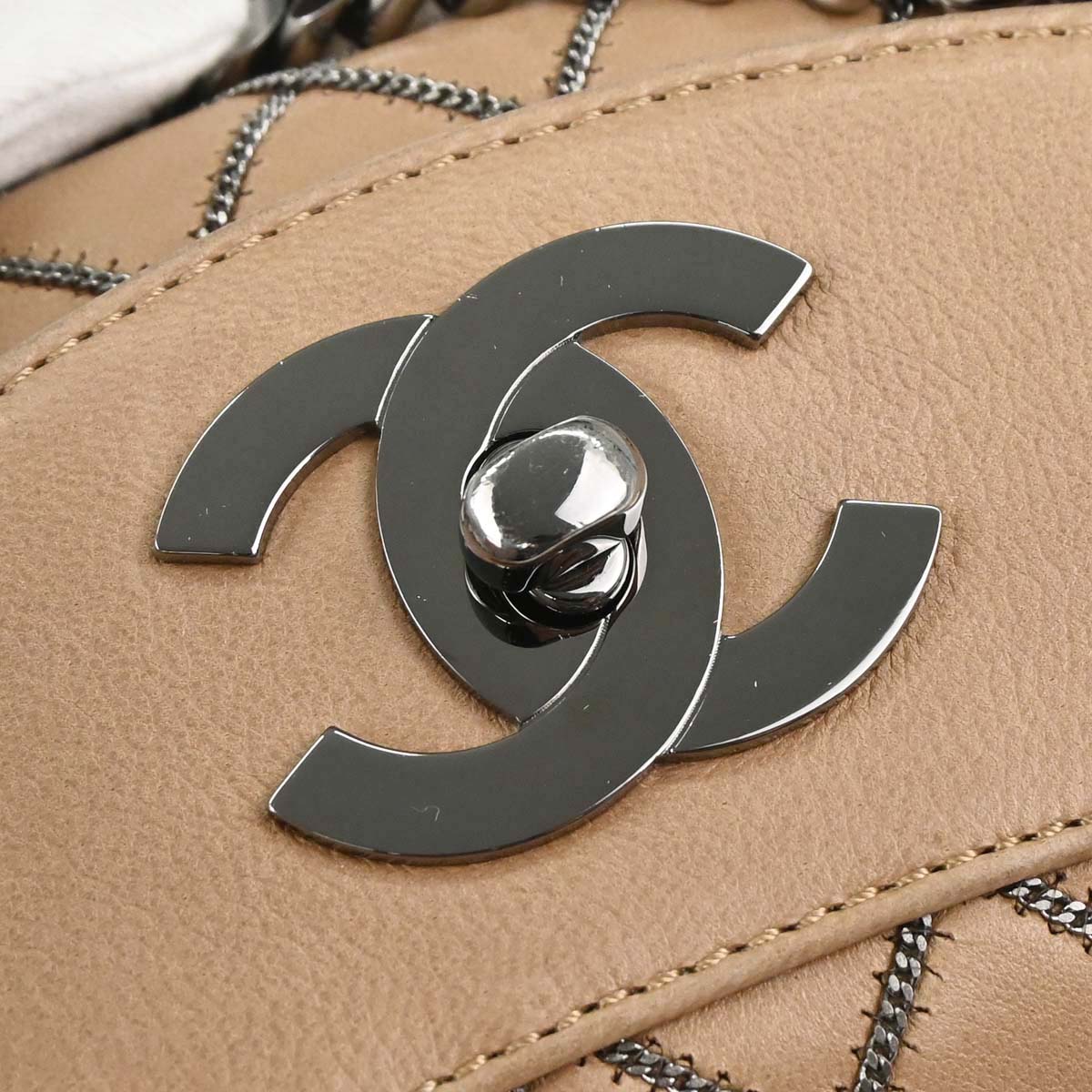 Chanel 2005-2006 Beige Lambskin Chain Stitch Handbag