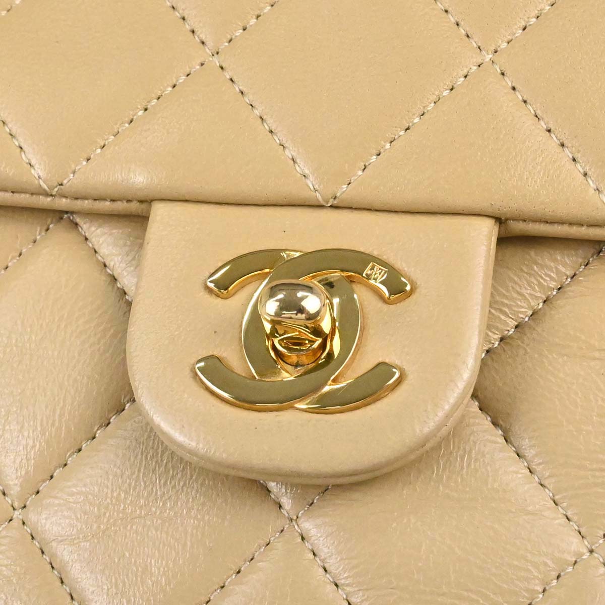 Chanel 1989-1991 Beige Lambskin Classic Square Flap Shoulder Bag 20