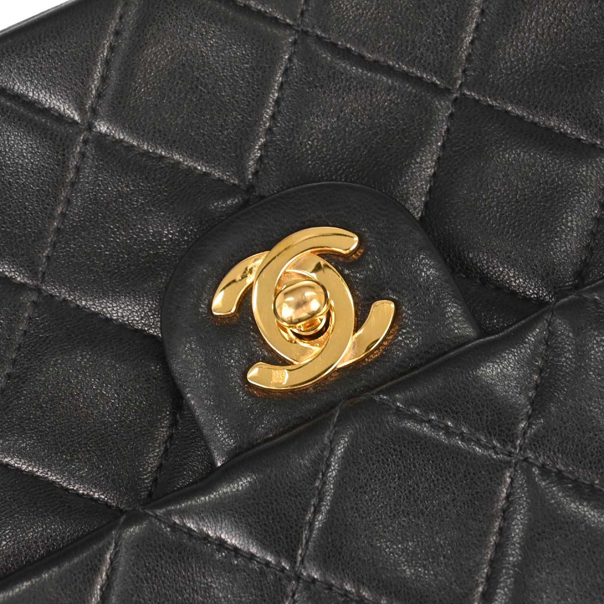 Chanel 1991-1994 Black Lambskin Classic Square Flap Shoulder Bag 20