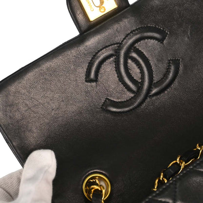 Chanel 1991-1994 Black Lambskin Classic Square Flap Shoulder Bag 20