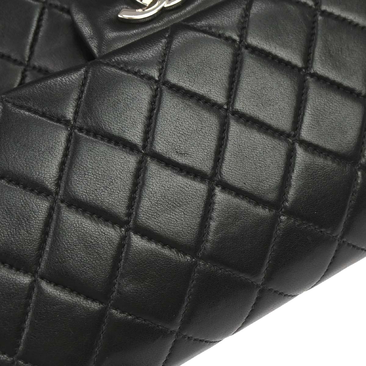 Chanel 2000-2002 Black Lambskin Medium Classic Double Flap Shoulder Bag