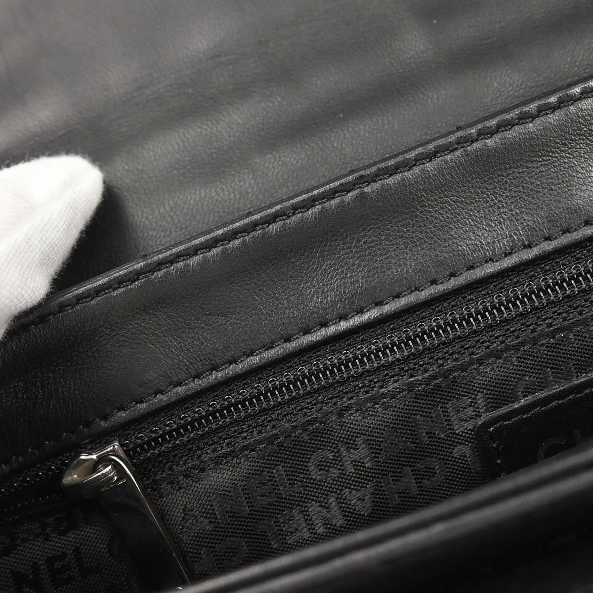 Chanel 2005-2006 Black Lambskin Choco Bar Camellia No.5 CC Clover Handbag