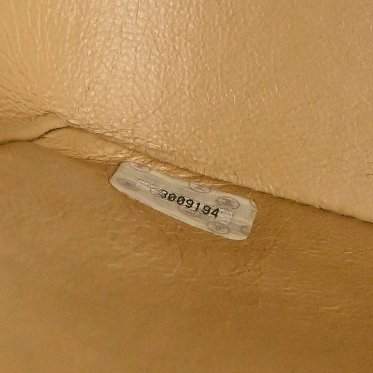 Chanel 1994-1996 Beige Caviar Skin Medium Diana Shoulder Bag