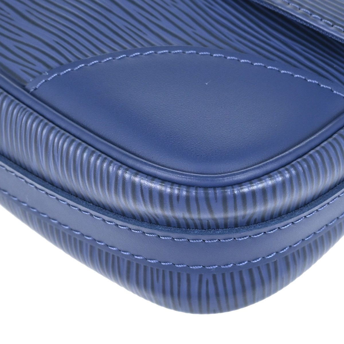 Louis Vuitton 2005 Blue Epi Pochette Segur Handbag M5888G