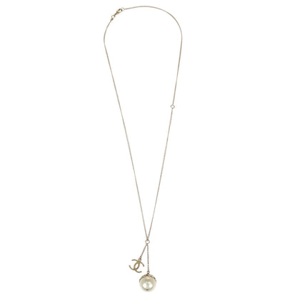 Chanel Costume Pearl Gold Chain CC Pendant Necklace 06P