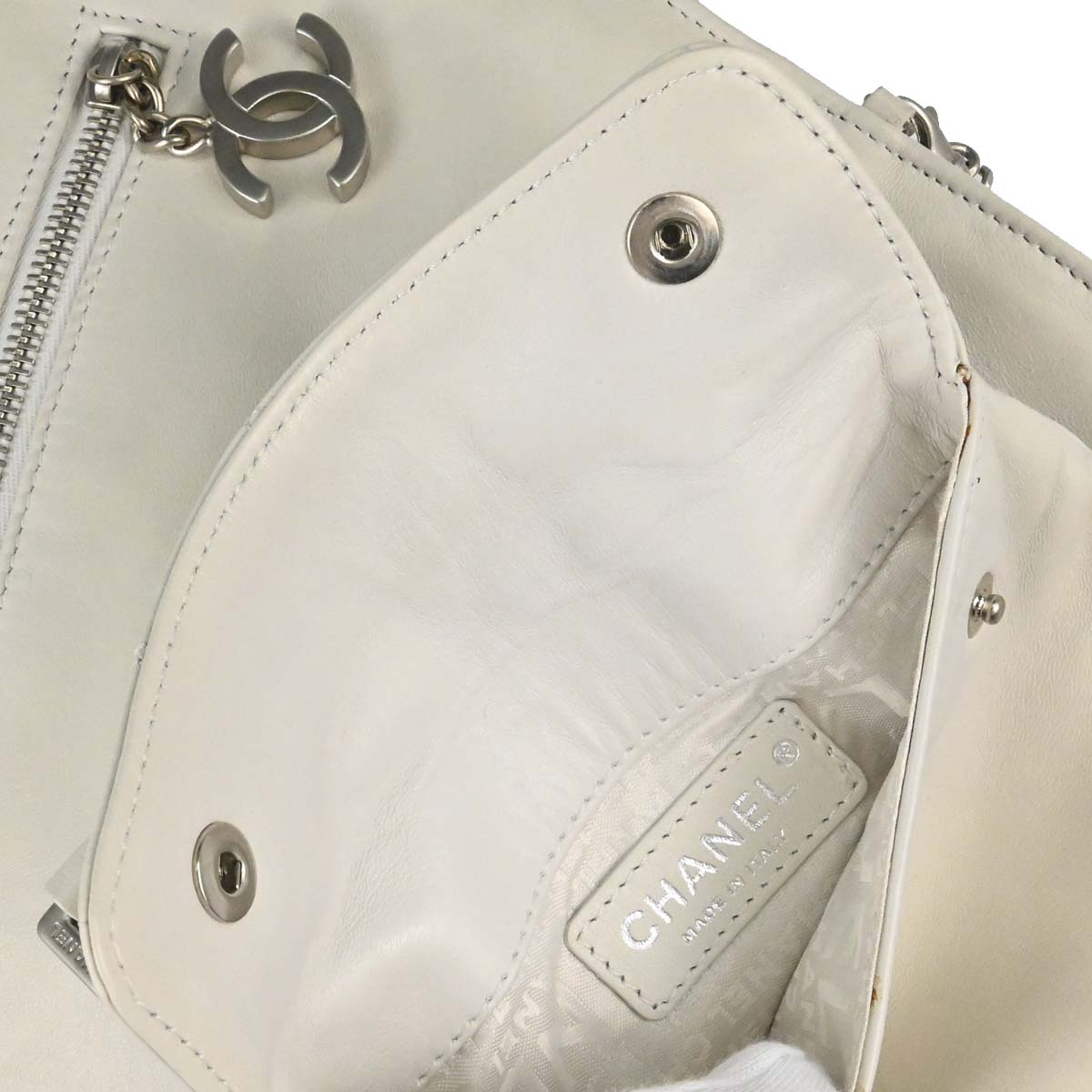 Chanel 2003-2004 White Lambskin Jacket Bag Body Bag
