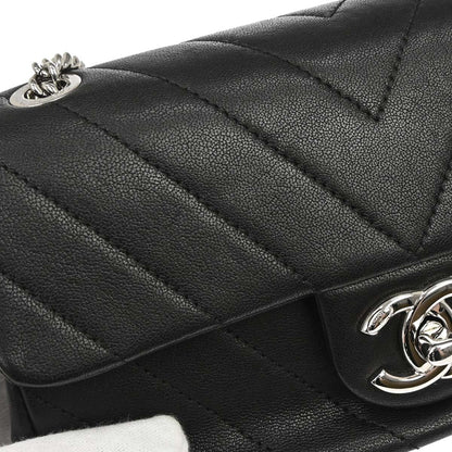 Chanel 2017-2018 Black Calfskin Chevron Shoulder Bag