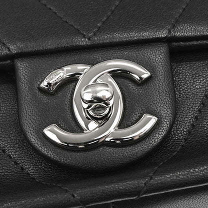 Chanel 2017-2018 Black Calfskin Chevron Shoulder Bag