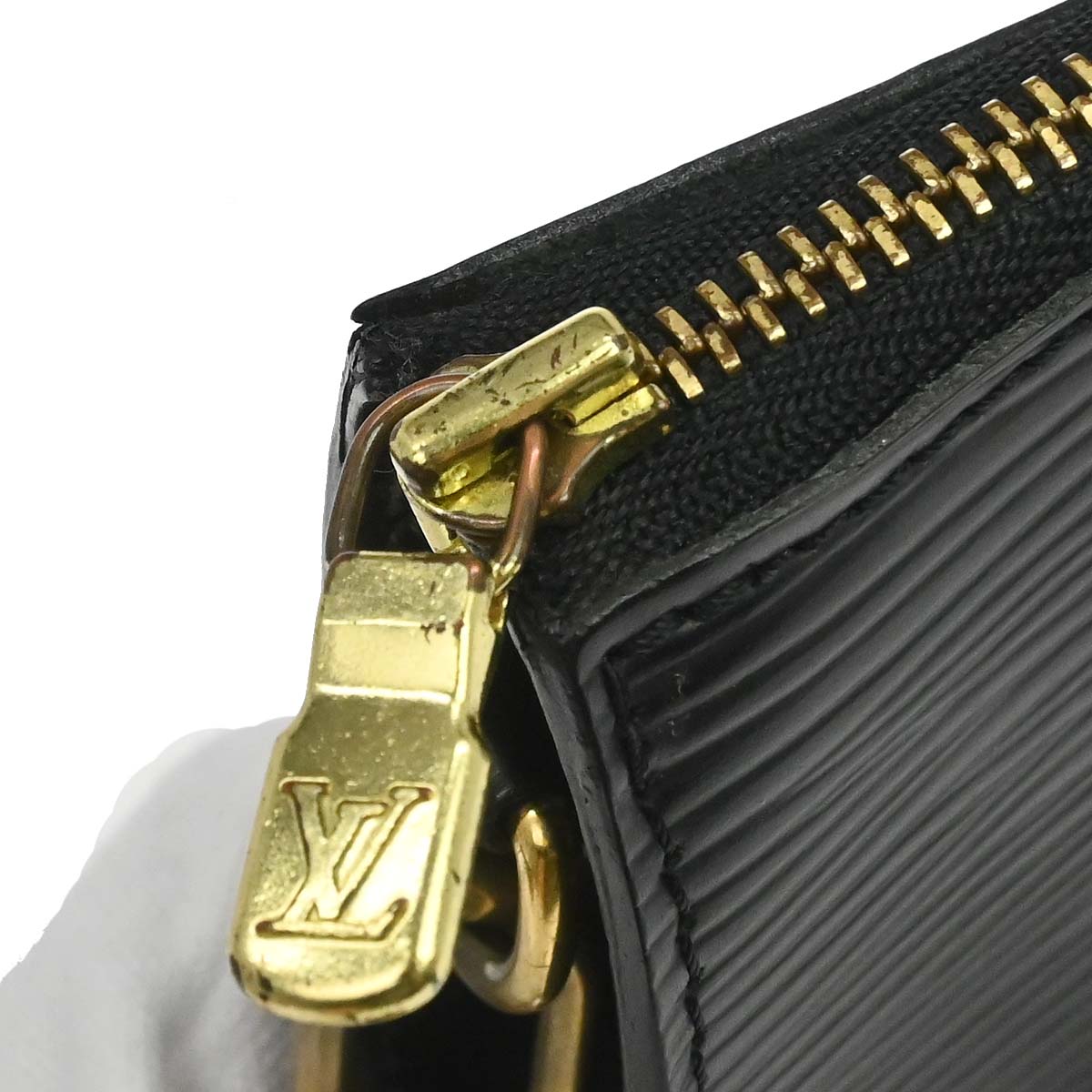 Louis Vuitton Black Epi Pochette Accessoires 24 Handbag M52952