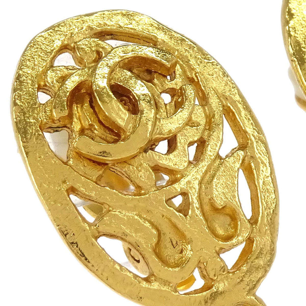 Chanel Gold Oval Drop Dangle Clip-On Earrings 95A