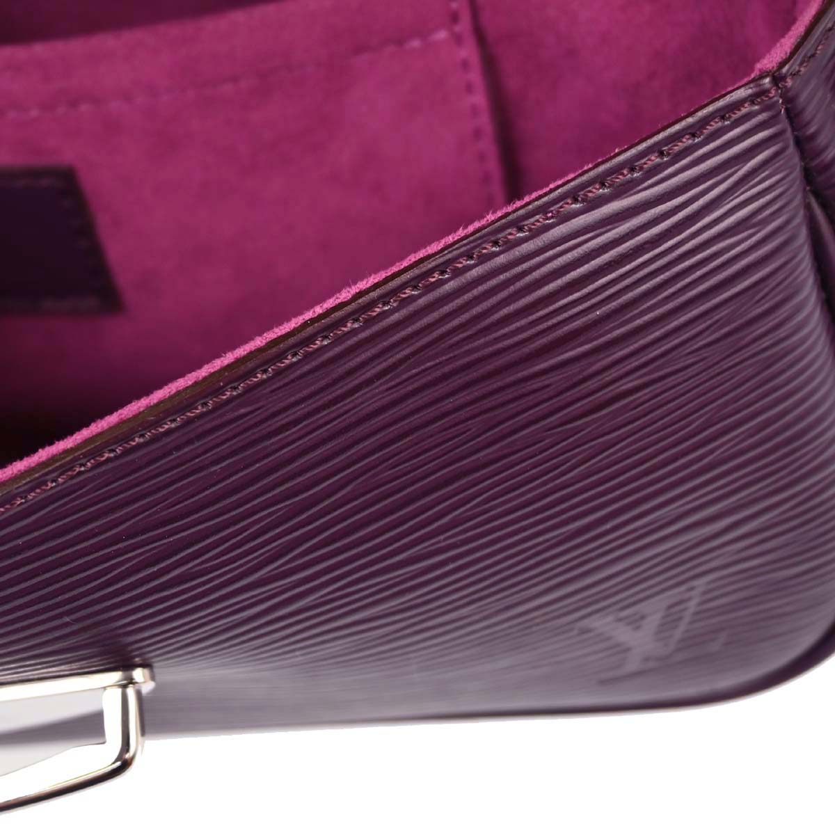 Louis Vuitton Purple Epi Pochette Montaigne Handbag M5929K