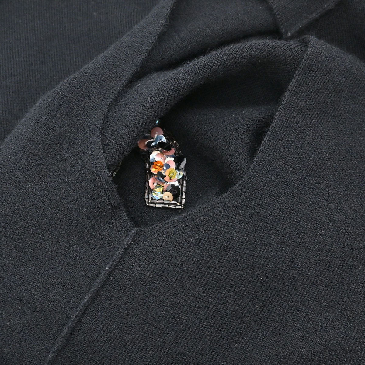 Chanel 2005 Sleeveless Cashmere Top Sequins Beads Black #38