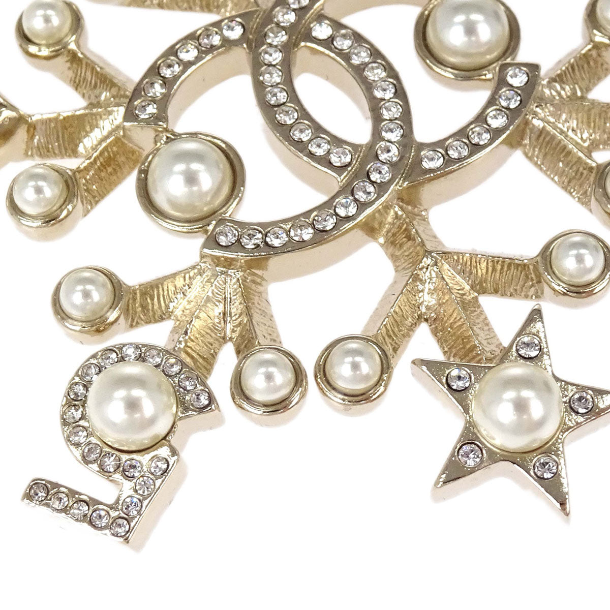 Chanel Rhinestone Costume Pearl Gold Snowflake Pendant Necklace B19B