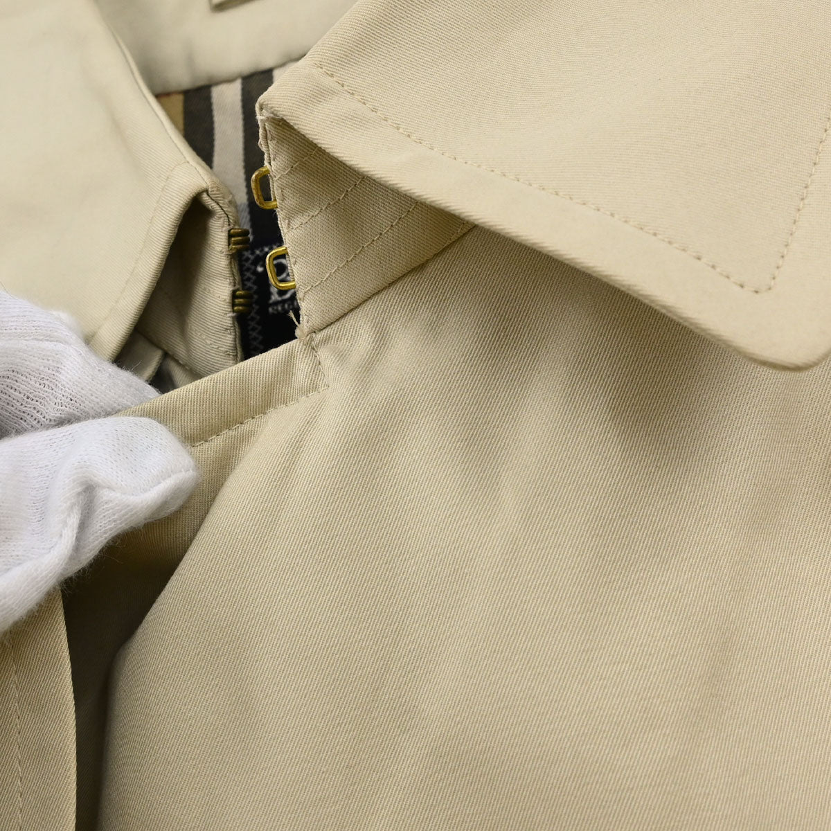 Burberrys Trench Coat Light Beige