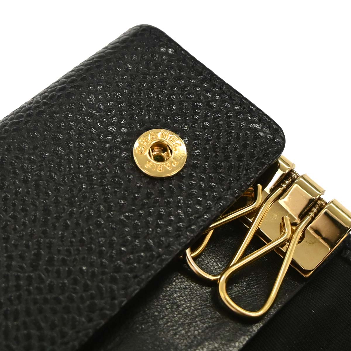 Chanel 2003-2004 Black Caviar Skin Six Hook Key Case Small Good