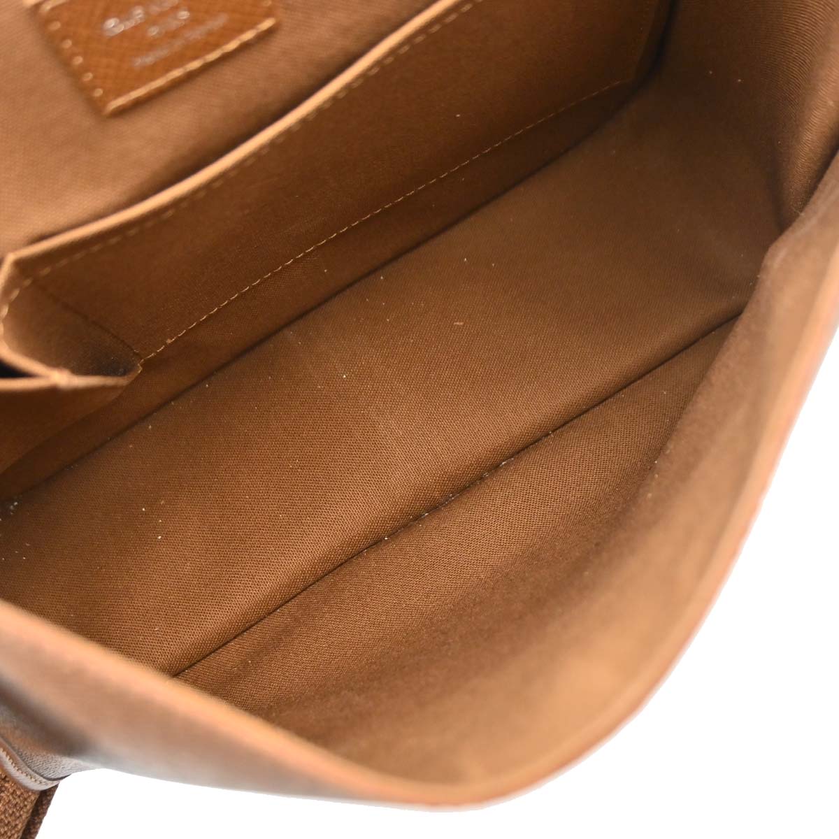 Louis Vuitton 2009 Brown Taiga Andrei Shoulder Bag M32488
