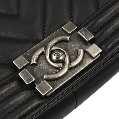 Boy Chanel 2018-2019 Black Lambskin Chevron Medium Shoulder Bag