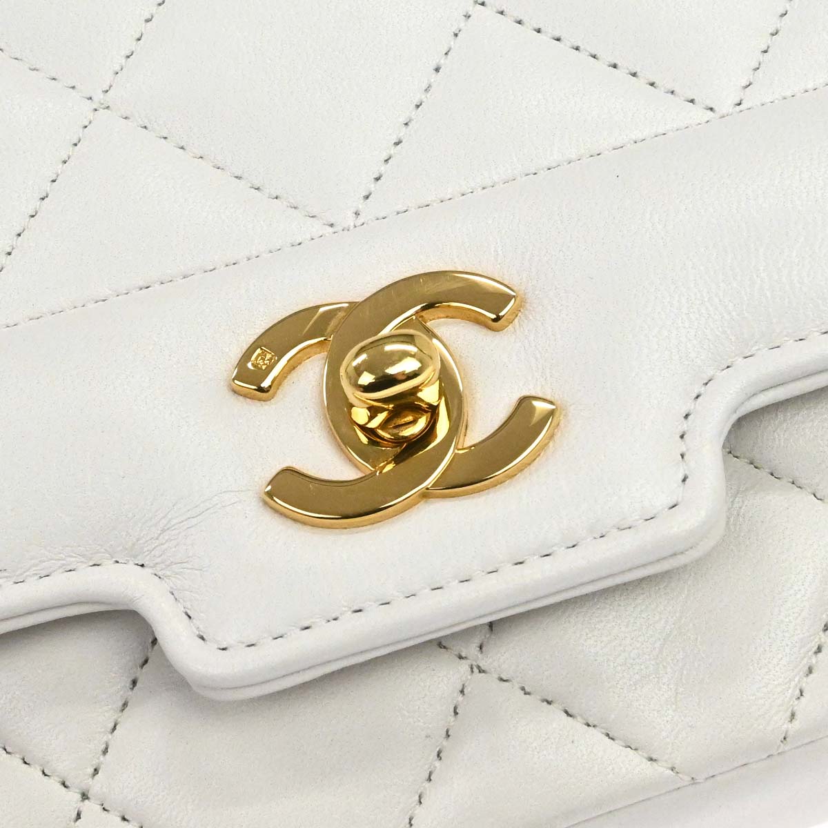 Chanel 1989-1991 White Lambskin Single Flap Chain Shoulder Bag