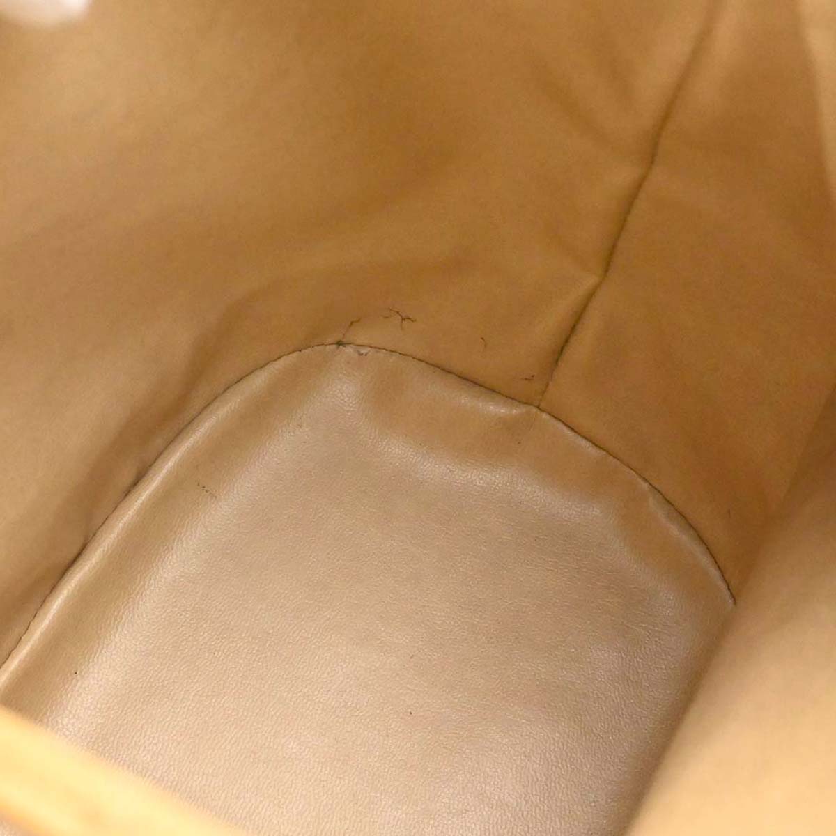 Chanel 1991-1994 Beige Caviar Skin Triple CC Drawstring Shoulder Bag