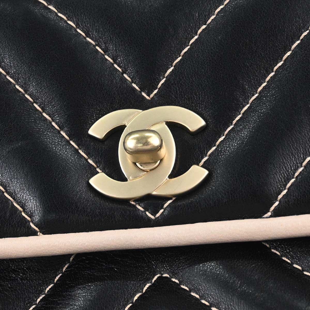 Chanel 2003-2004 Black Lambskin Chevron Single Flap Shoulder Bag
