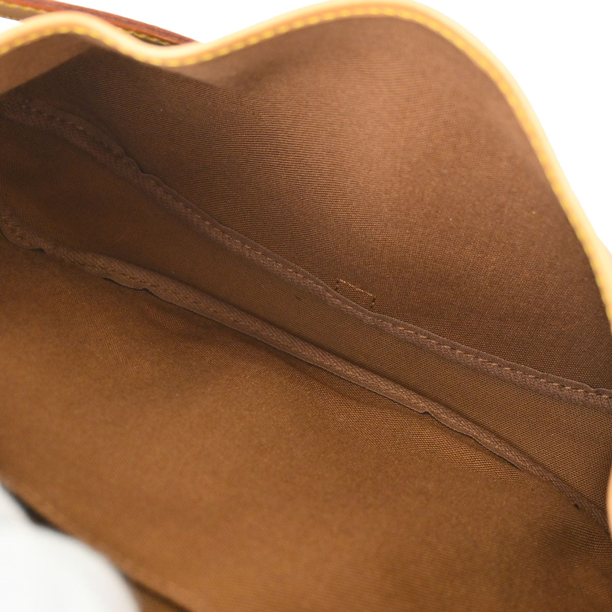 Louis Vuitton Monogram Saumur 30 Messenger Shoulder Bag M42256