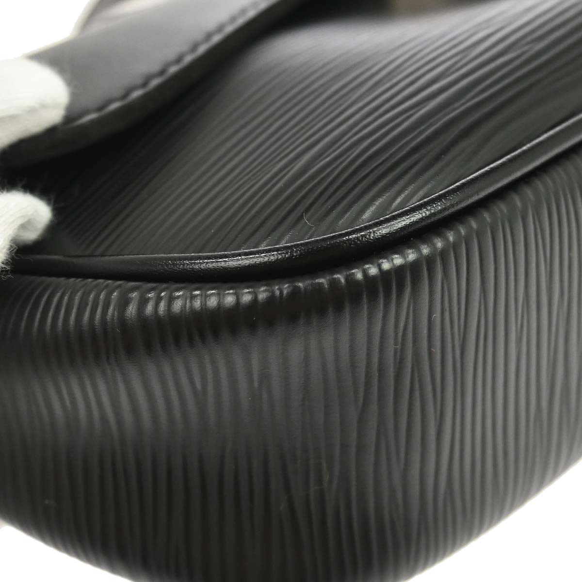 Louis Vuitton 2007 Black Epi Pochette Montaigne Handbag M59292
