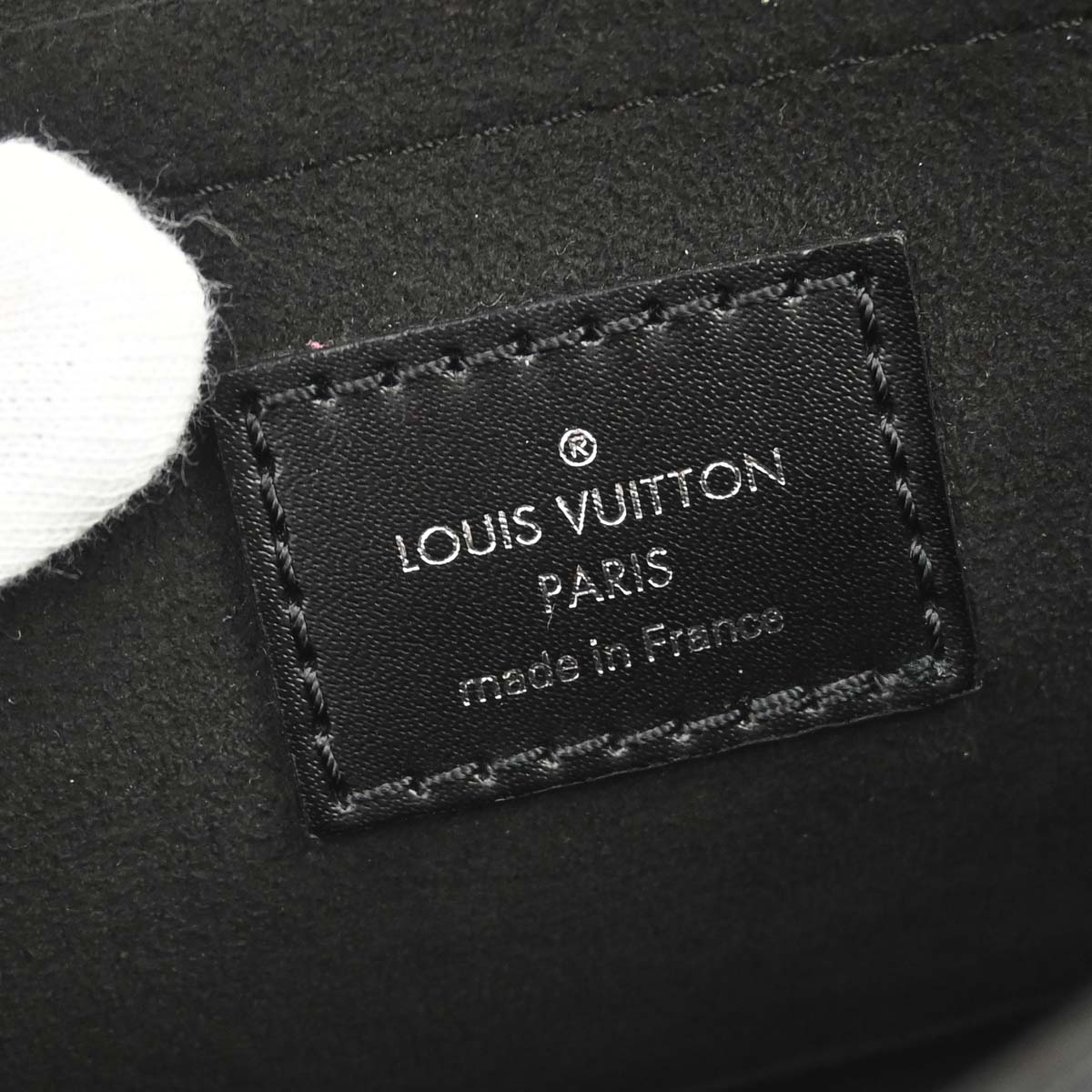 Louis Vuitton 2007 Black Epi Pochette Montaigne Handbag M59292