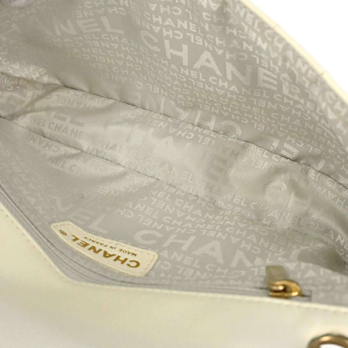 Chanel 2005-2006 White Lambskin Lion East West Choco Bar Shoulder Bag