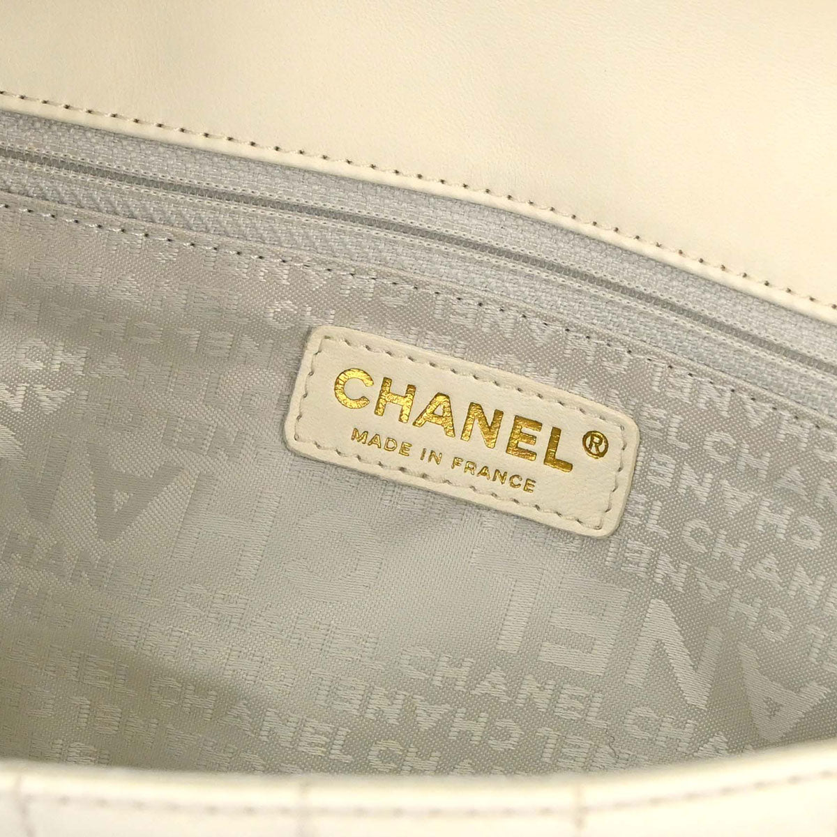Chanel 2005-2006 White Lambskin Lion East West Choco Bar Shoulder Bag