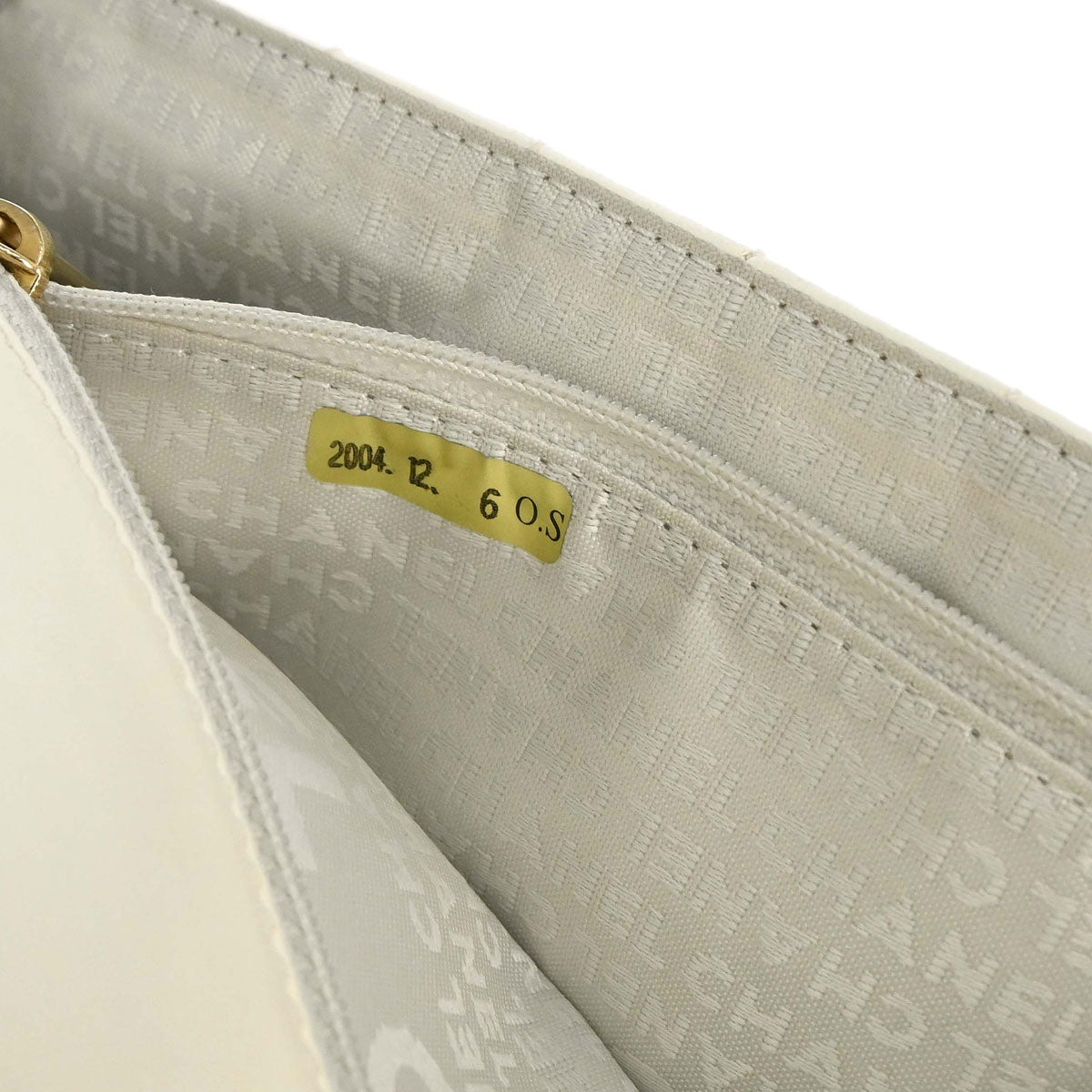 Chanel 2005-2006 White Lambskin Lion East West Choco Bar Shoulder Bag
