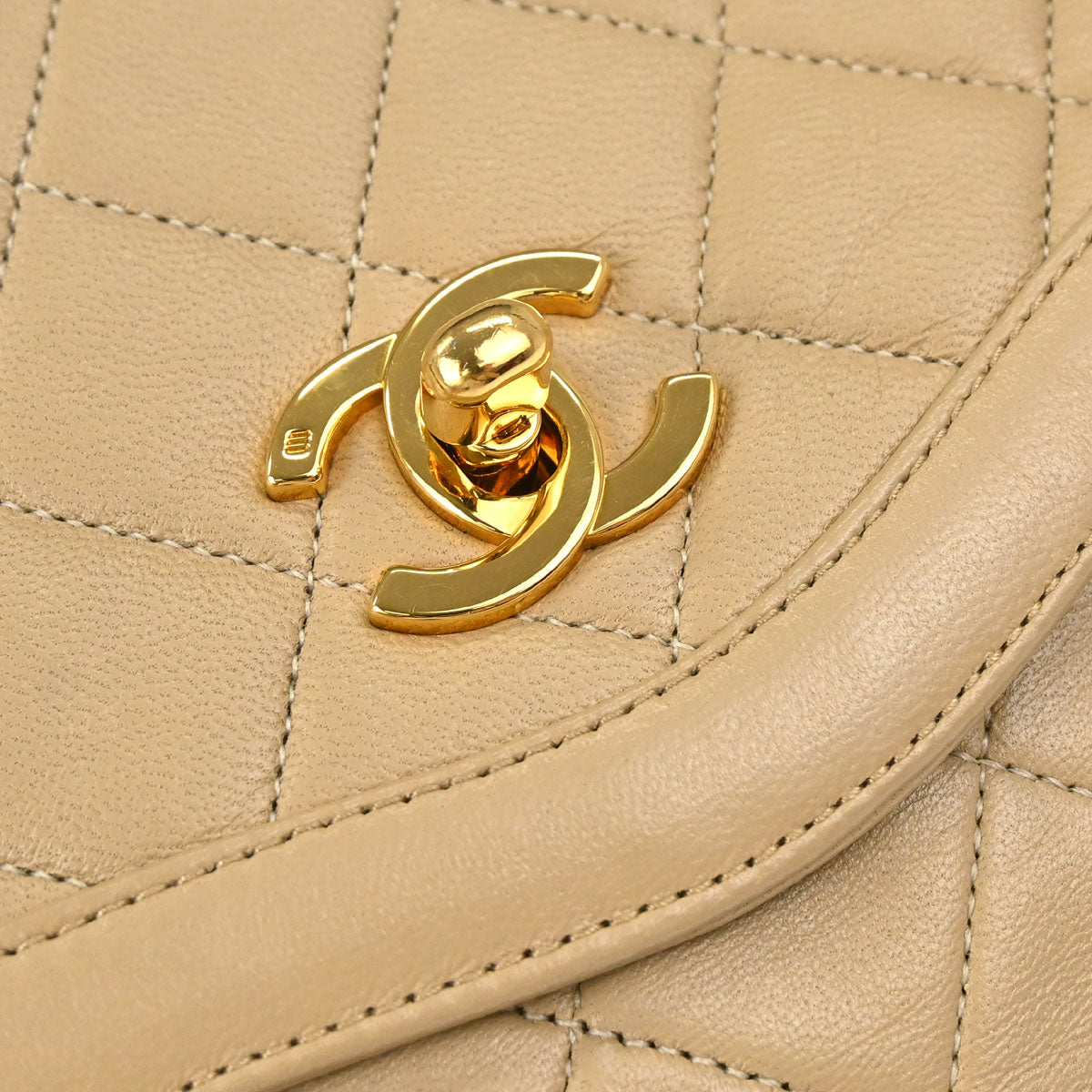 Chanel 1989-1991 Beige Lambskin Shoulder Bag
