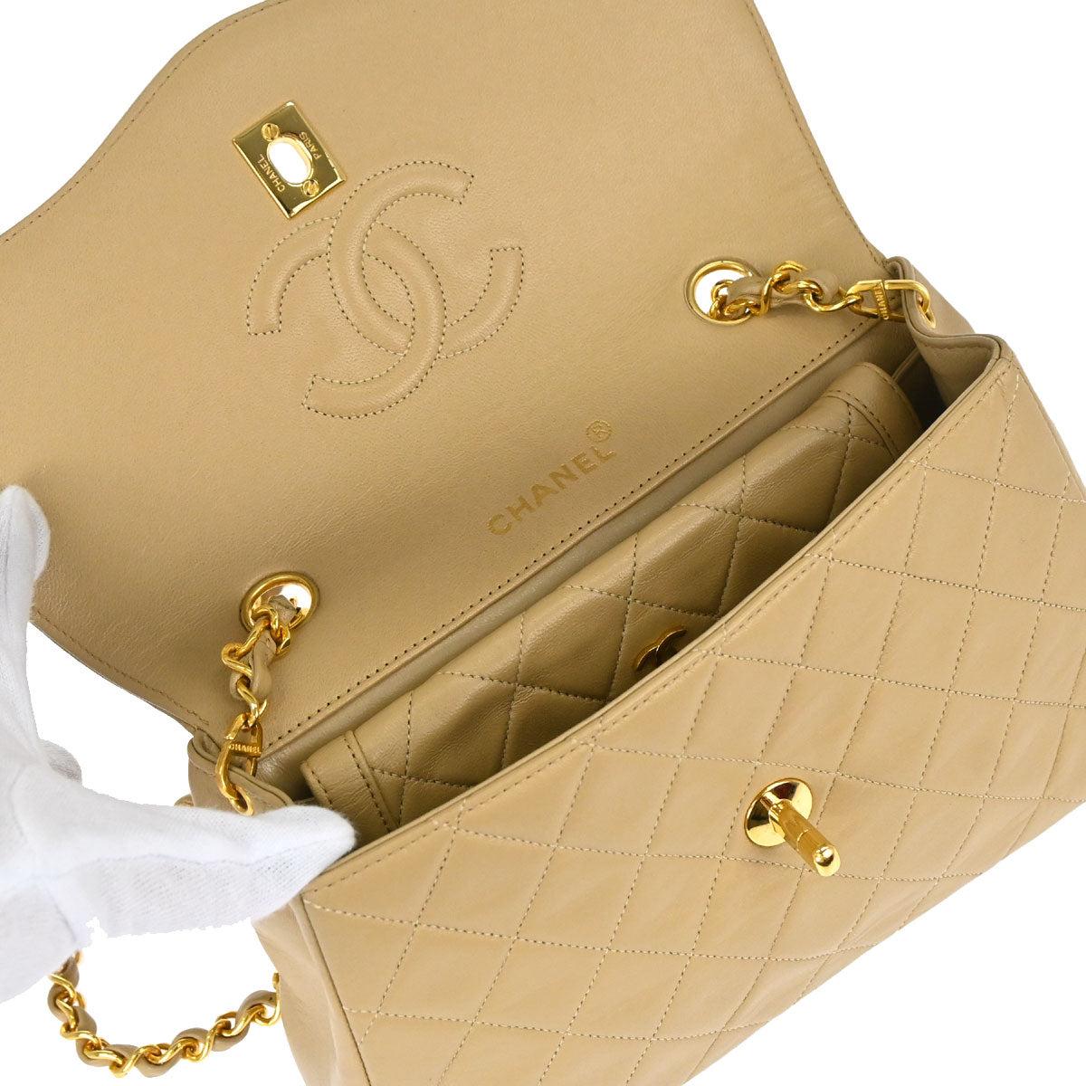 Chanel 1989-1991 Beige Lambskin Shoulder Bag