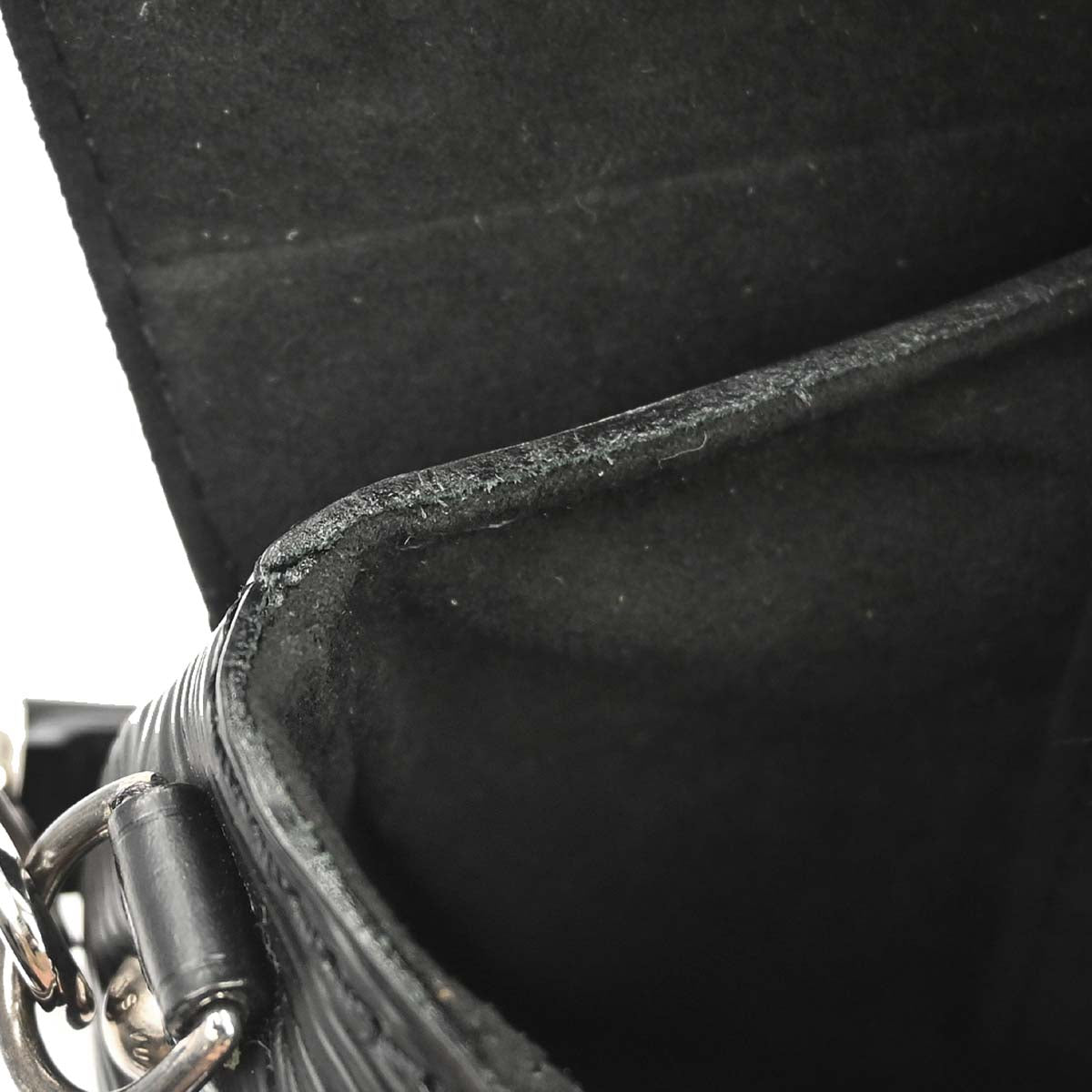 Louis Vuitton 2007 Black Epi Pochette Montaigne Handbag M59292