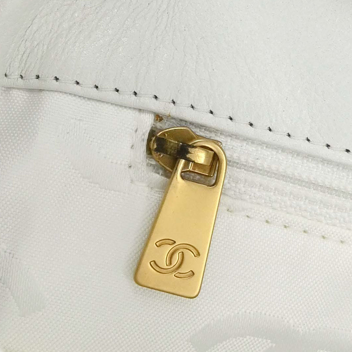 Chanel 2003-2004 White Calfskin Vivian Wild Stitch Tote Handbag